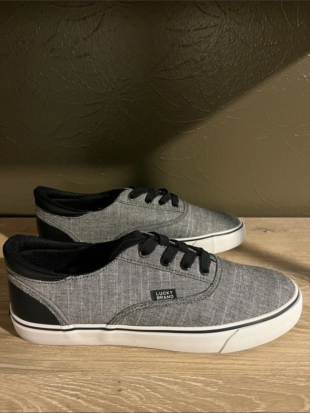 Men’s Size 9.5 Lucky Brand Sam Sneakers - Black/Gray Colorway